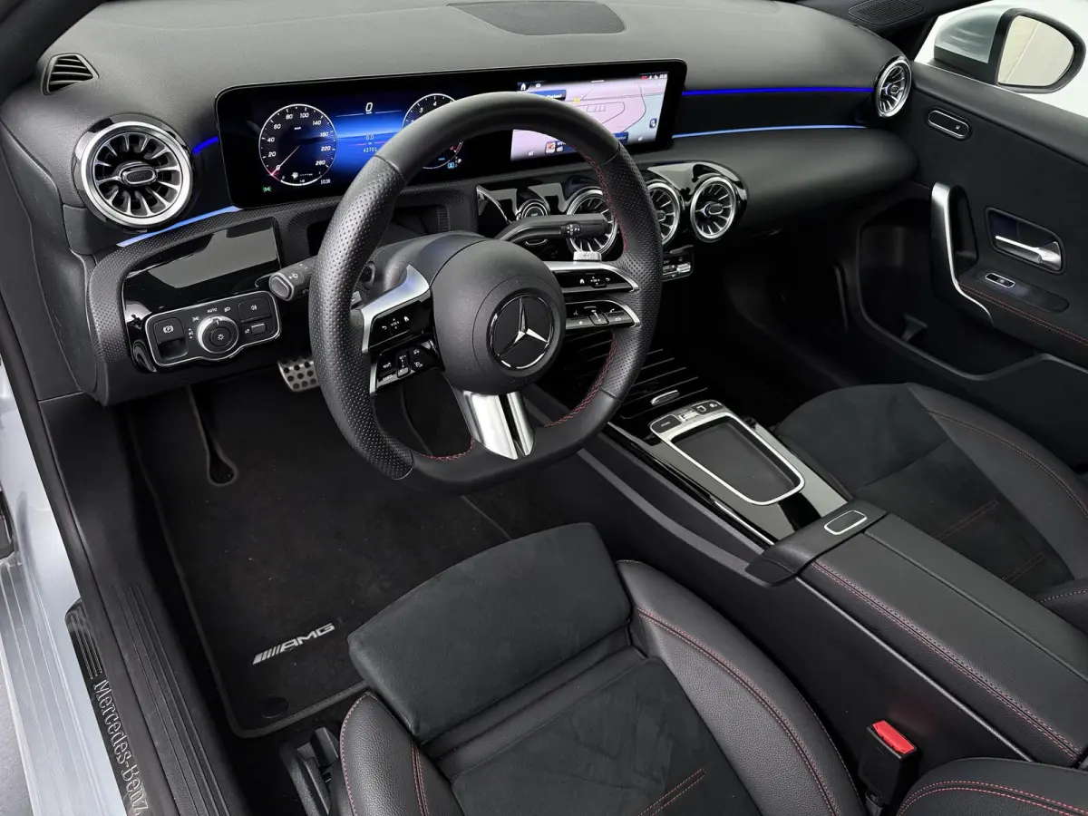 180 Business Solution AMG | Panoramadak | Sfeerverlichting | Stoelverwarming | Parkeercamera |