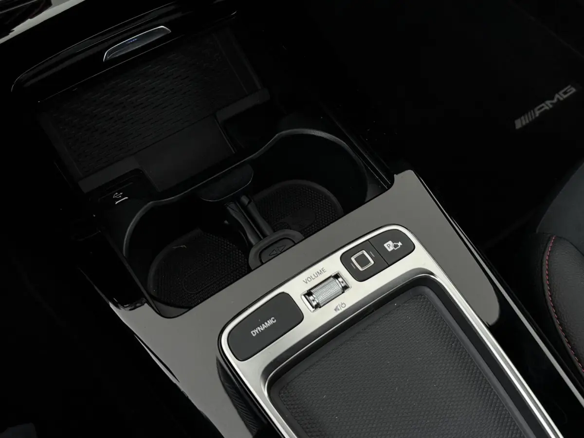 180 Business Solution AMG | Panoramadak | Sfeerverlichting | Stoelverwarming | Parkeercamera |