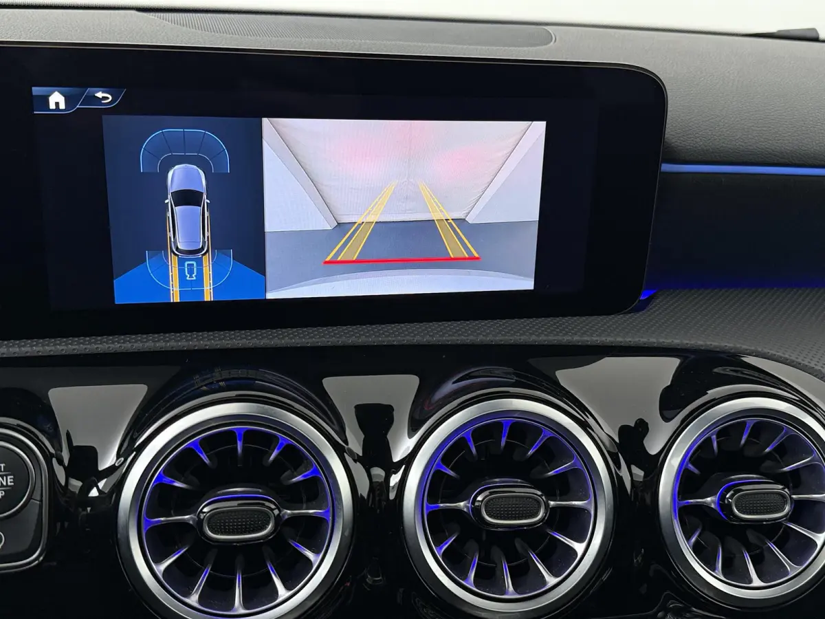 180 Business Solution AMG | Panoramadak | Sfeerverlichting | Stoelverwarming | Parkeercamera |