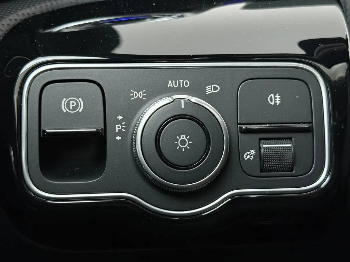 180 Business Solution AMG | Panoramadak | Sfeerverlichting | Stoelverwarming | Parkeercamera |
