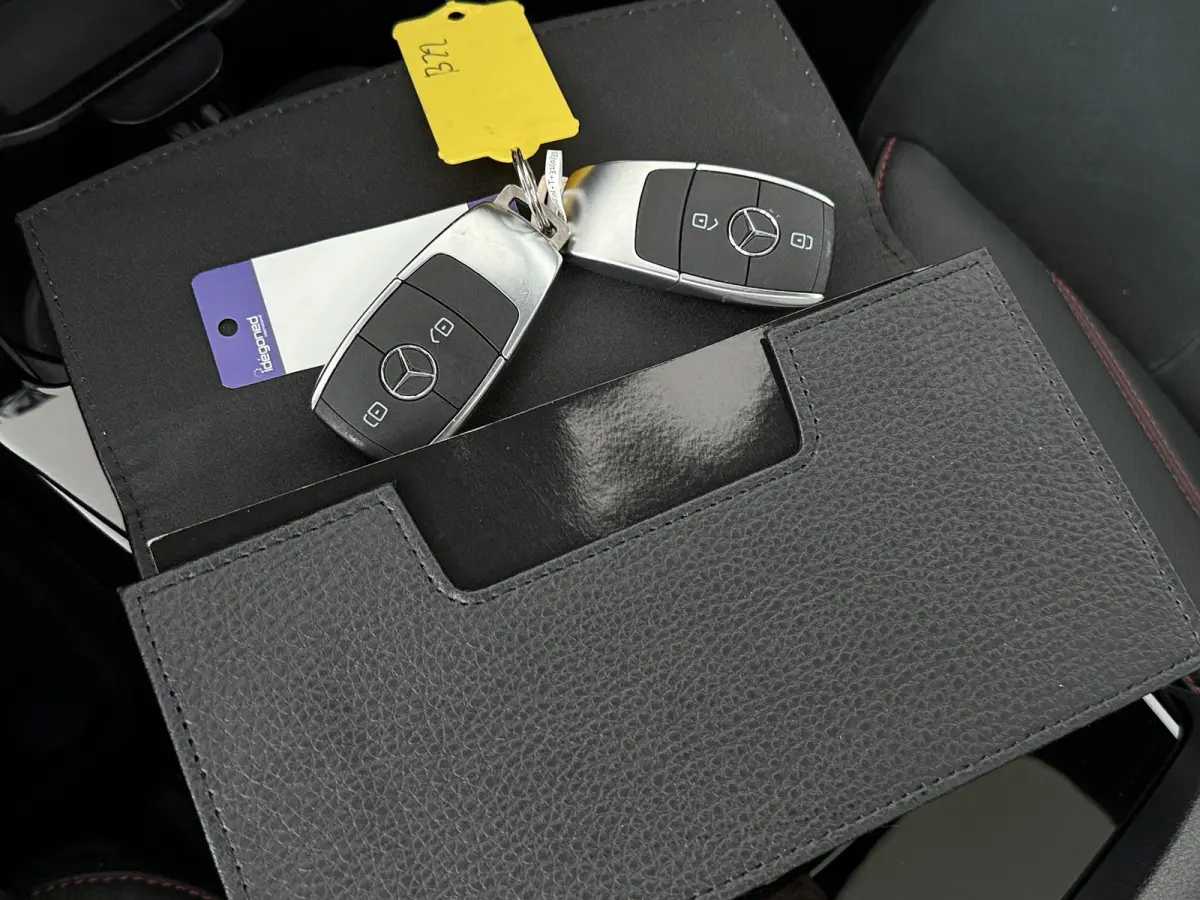 180 Business Solution AMG | Panoramadak | Sfeerverlichting | Stoelverwarming | Parkeercamera |