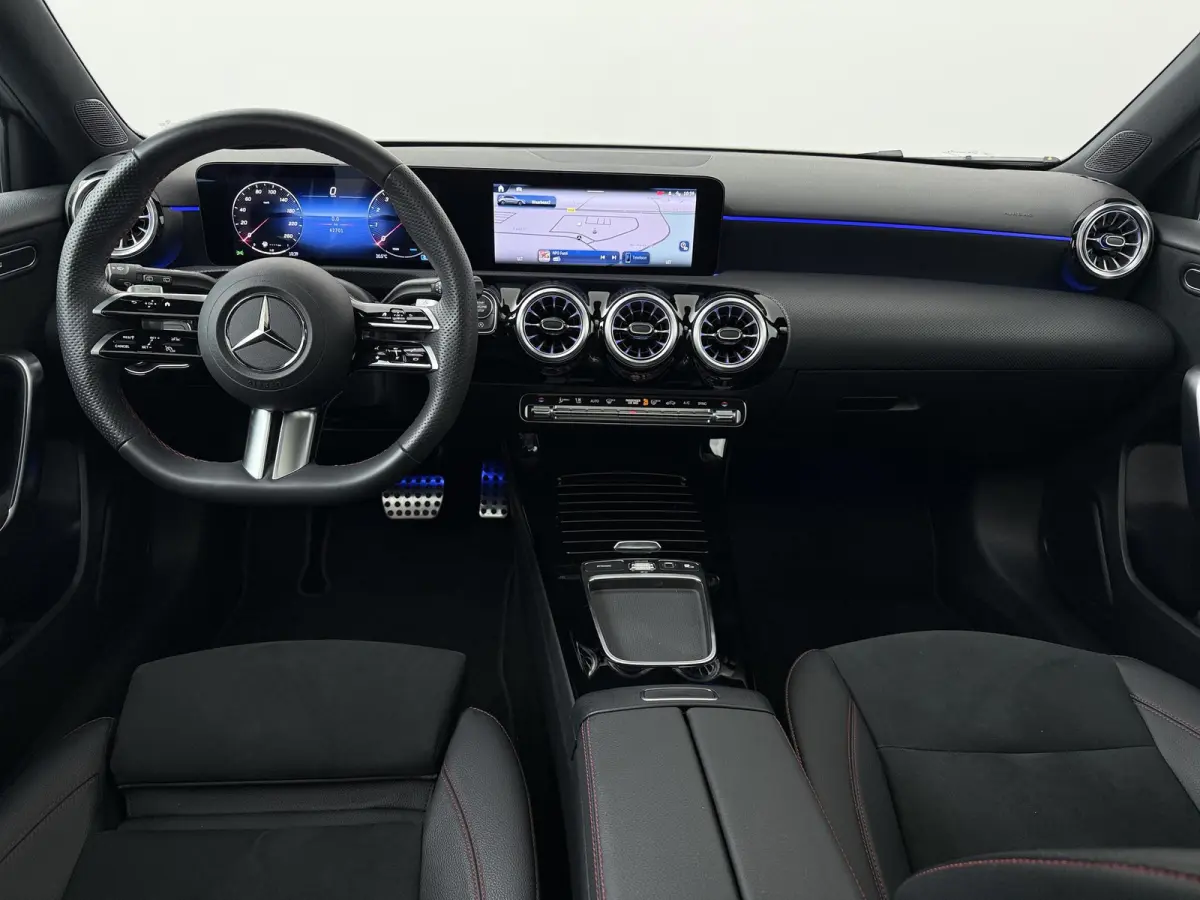 180 Business Solution AMG | Panoramadak | Sfeerverlichting | Stoelverwarming | Parkeercamera |