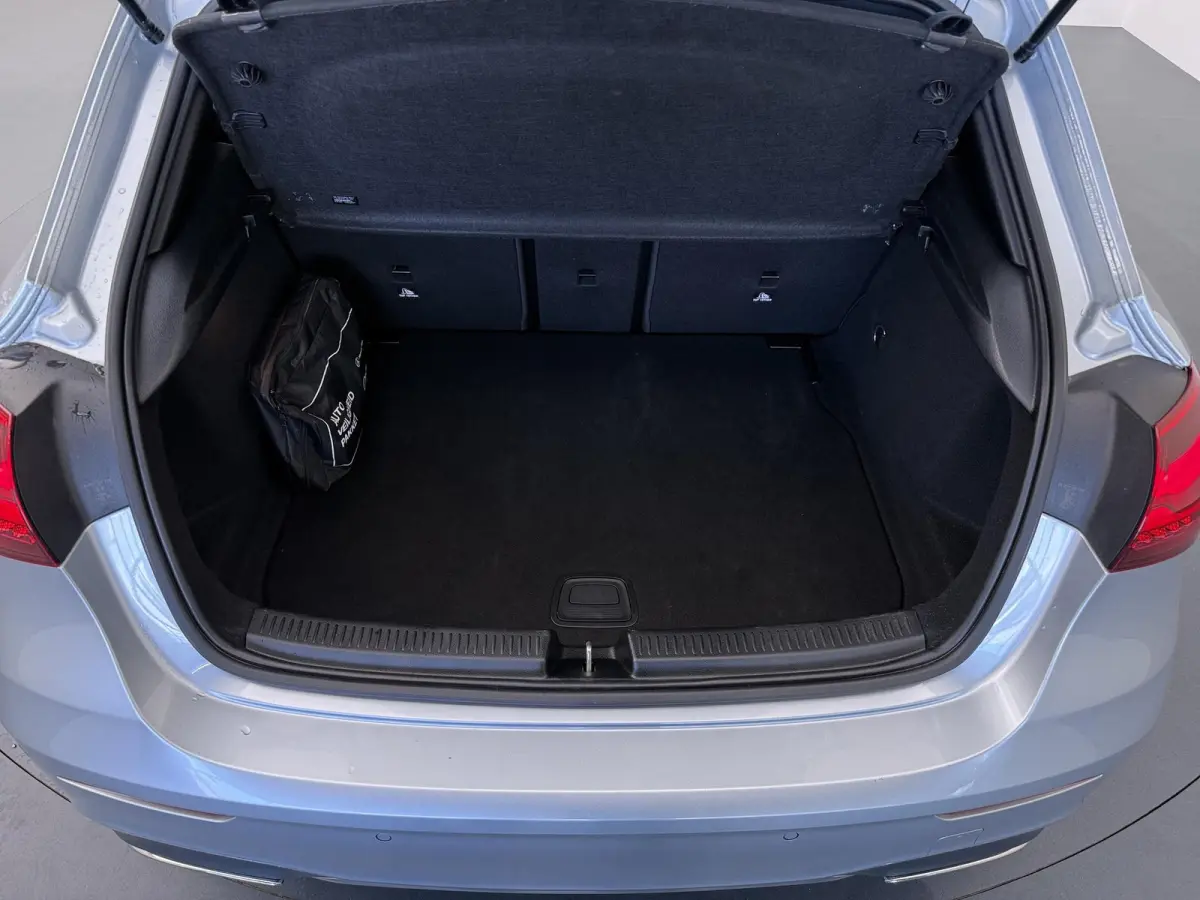 180 Business Solution AMG | Panoramadak | Sfeerverlichting | Stoelverwarming | Parkeercamera |