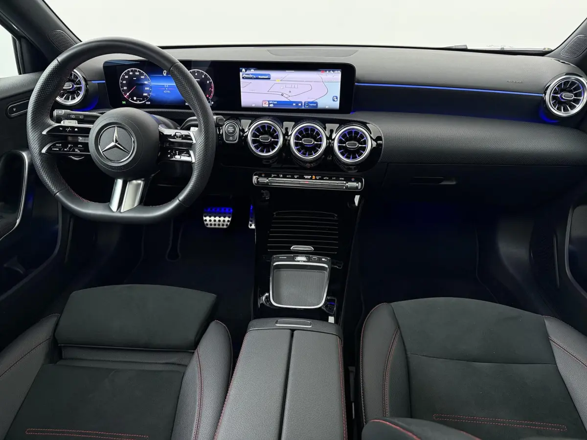 180 Business Solution AMG | Panoramadak | Sfeerverlichting | Stoelverwarming | Parkeercamera |