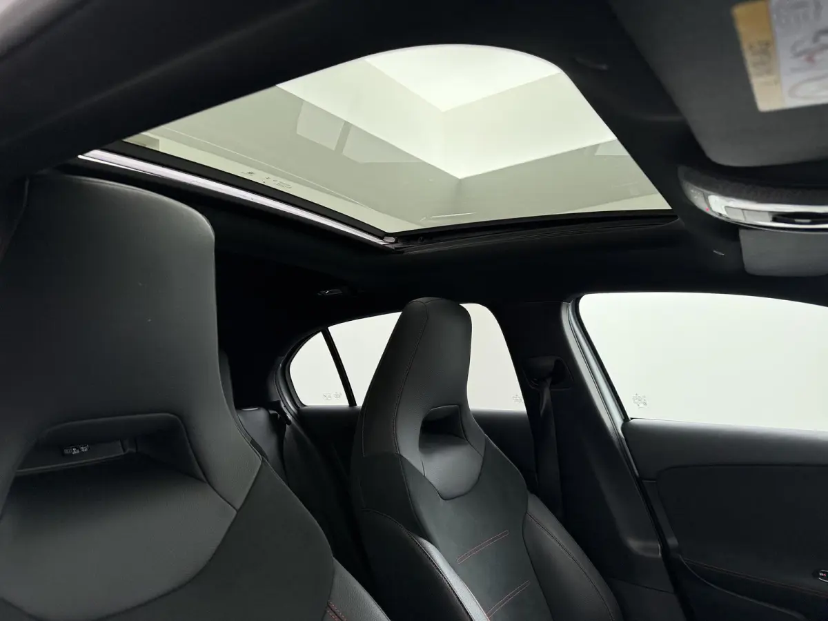 180 Business Solution AMG | Panoramadak | Sfeerverlichting | Stoelverwarming | Parkeercamera |