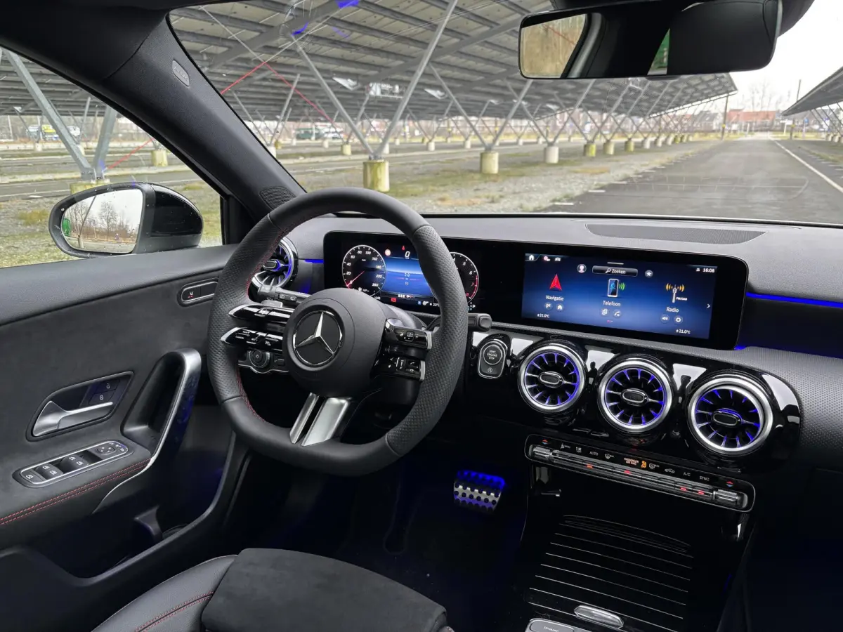 180 Star Edition AMG Line | Night | Panoramadak | Multibeam LED | 19 Inch LM velgen | Sfeerverlichting |
