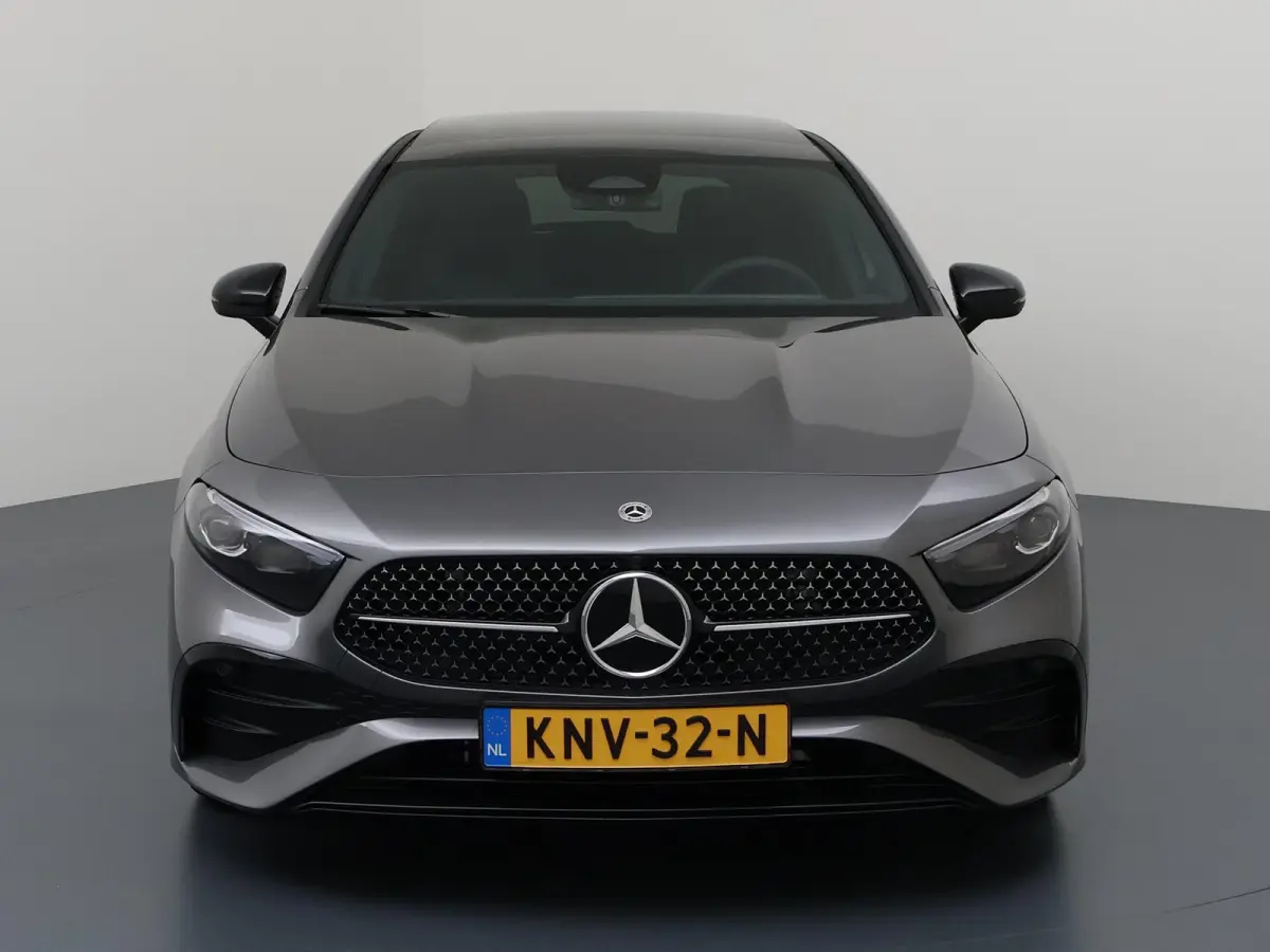 180 Business Solution AMG | Night | Panoramaschuifdak | Sfeerverlichting | Achteruitrijcamera | MULTIBEAM LED | Stoelverwarming |