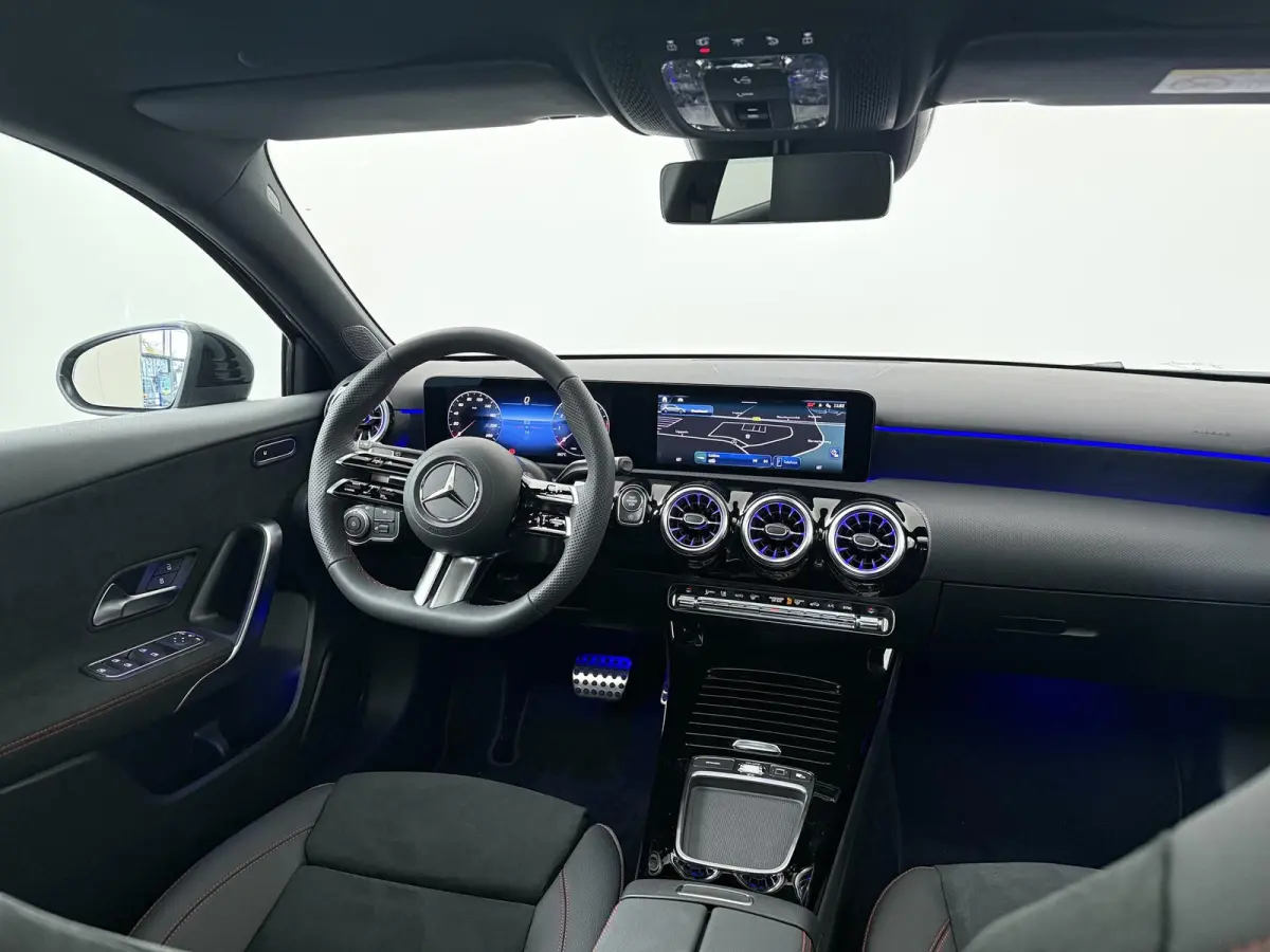 180 Business Solution AMG | Night | Panoramaschuifdak | Sfeerverlichting | Achteruitrijcamera | MULTIBEAM LED | Stoelverwarming |