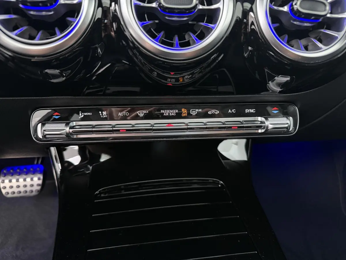 180 Business Solution AMG | Night | Panoramaschuifdak | Sfeerverlichting | Achteruitrijcamera | MULTIBEAM LED | Stoelverwarming |