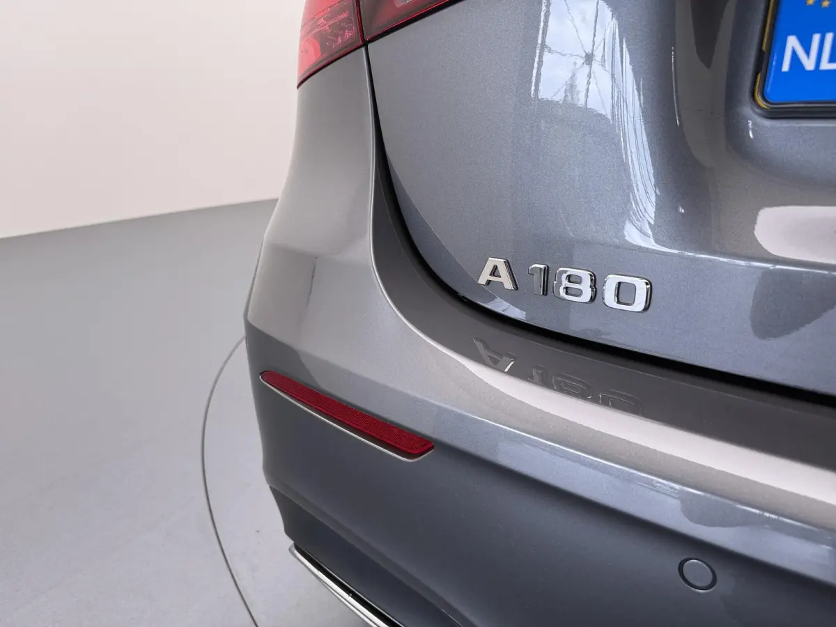 180 Business Solution AMG | Night | Panoramaschuifdak | Sfeerverlichting | Achteruitrijcamera | MULTIBEAM LED | Stoelverwarming |
