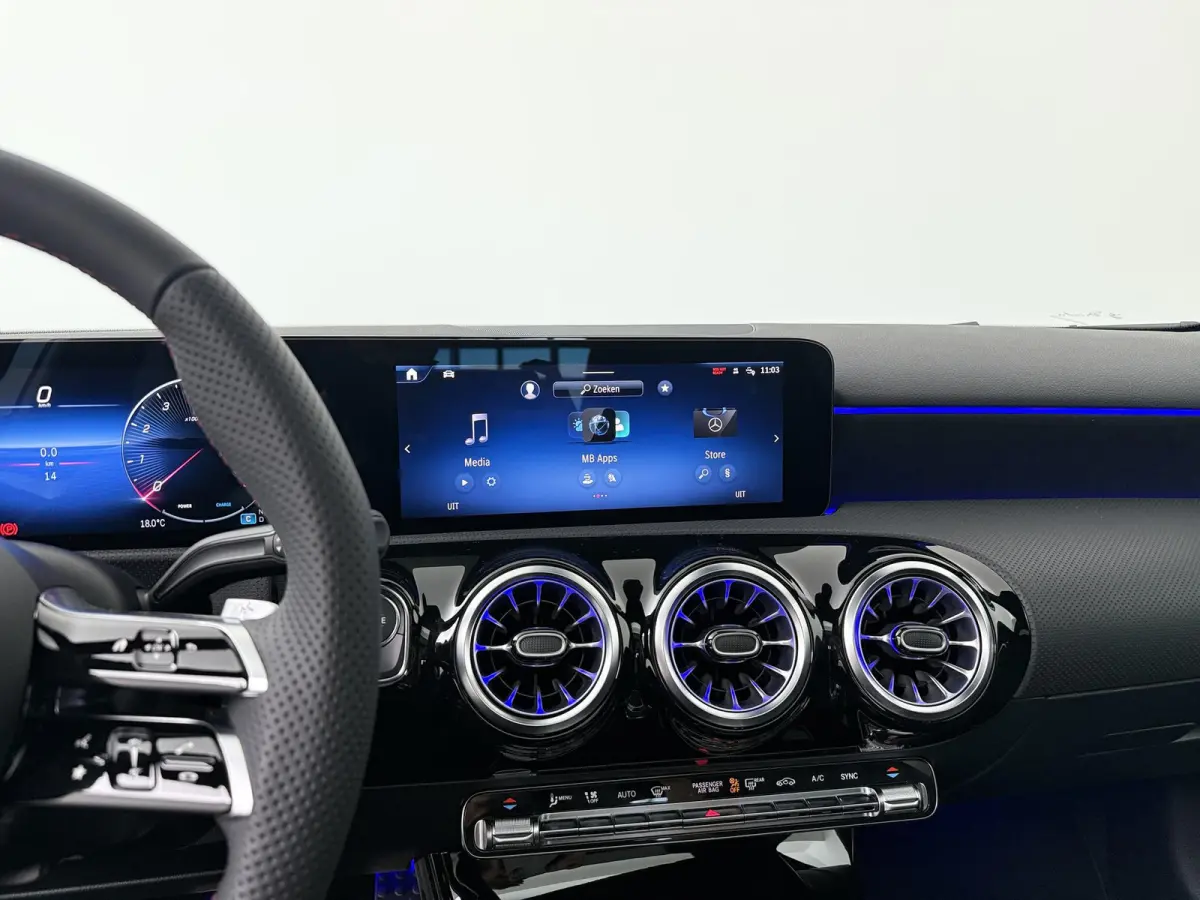 180 Business Solution AMG | Night | Panoramaschuifdak | Sfeerverlichting | Achteruitrijcamera | MULTIBEAM LED | Stoelverwarming |