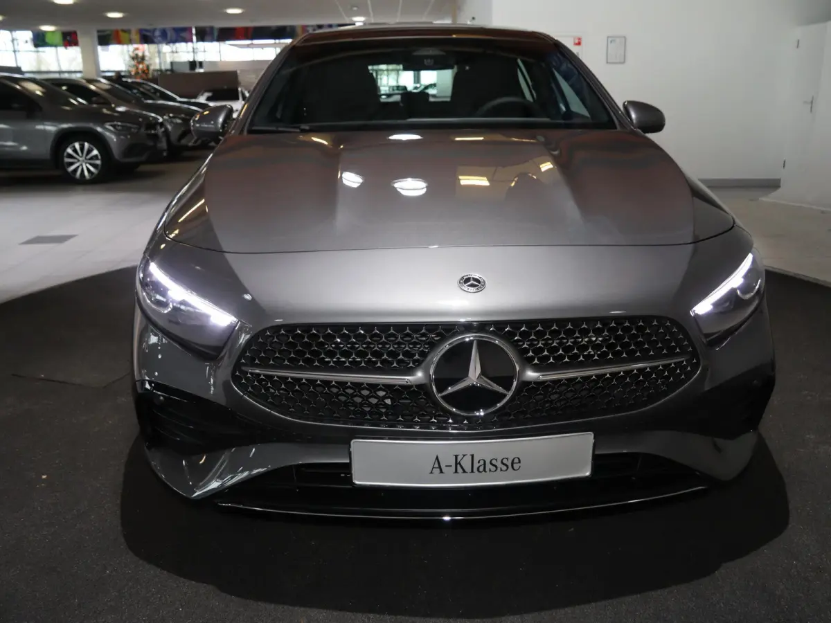 180 Business Solution AMG | Panoramaschuifdak | Stoelverwarming | Achteruitrijcamera |  MULTIBEAM LED |