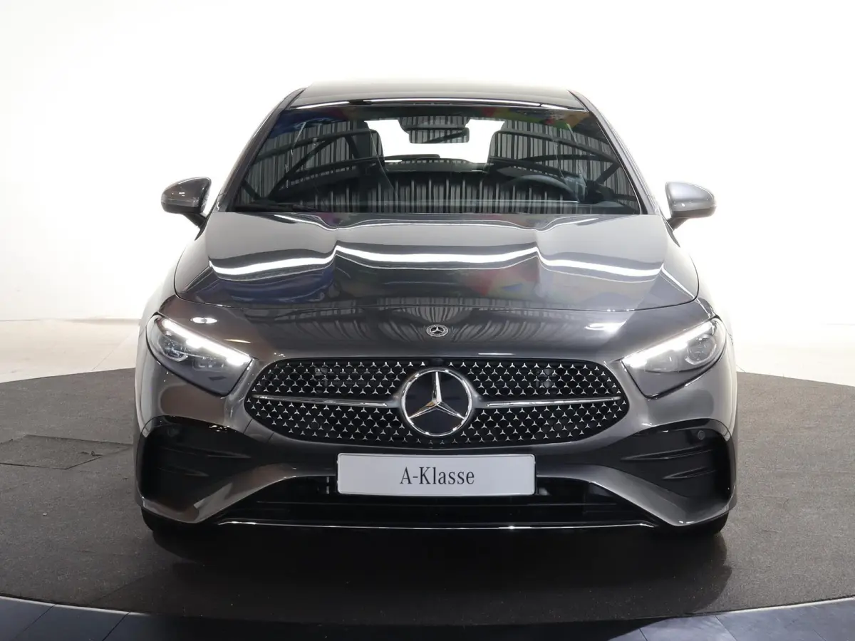 180 Business Solution AMG | Panoramaschuifdak | Stoelverwarming | Achteruitrijcamera |  MULTIBEAM LED |