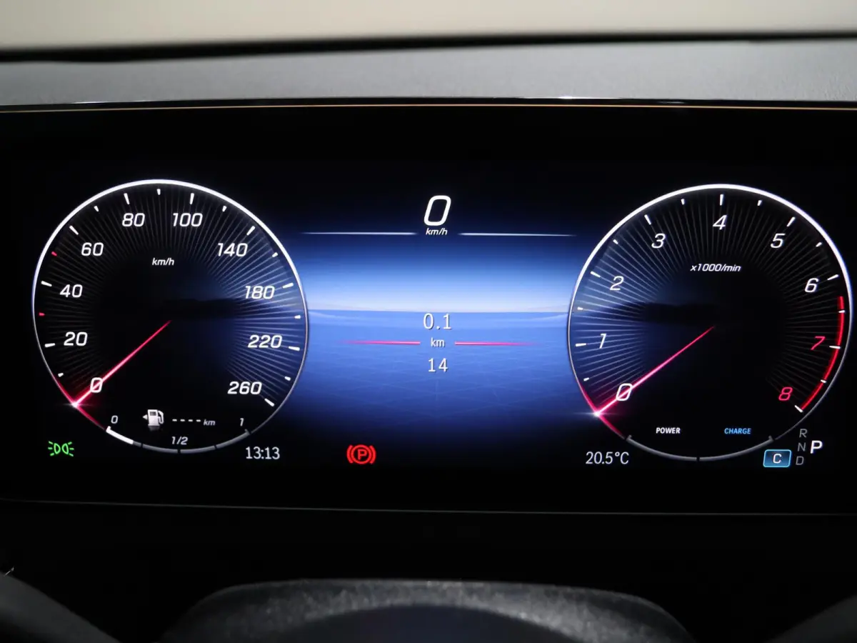 180 Business Solution AMG | Panoramaschuifdak | Stoelverwarming | Achteruitrijcamera |  MULTIBEAM LED |