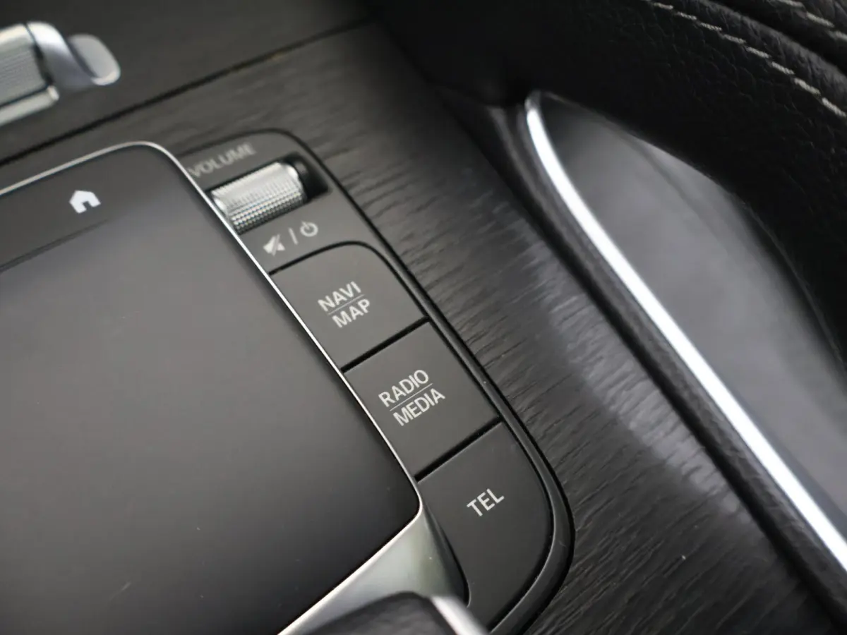 350 de 4MATIC AMG Line Premium Plus | Panoramadak | Luchtvering | Burmester | Treeplanken | Trekhaak | Nappaleder |