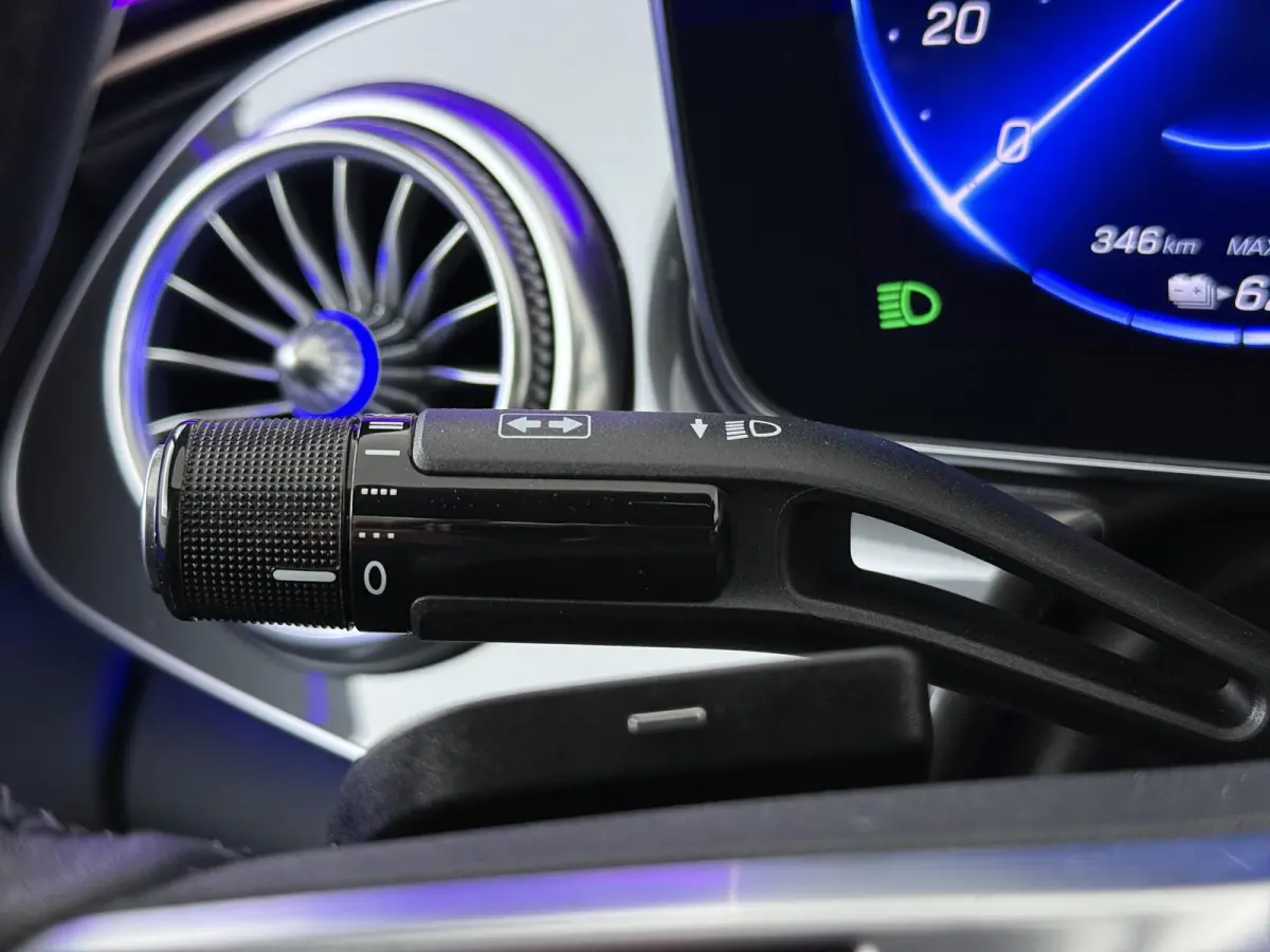 350+ Launch Edition Luxury Line 91 kWh | Luchtvering | Burmester | Head Up display | Panoramadak | HD Led koplampen | Memory | 360 graden camera | Actieve sfeerverlichting |