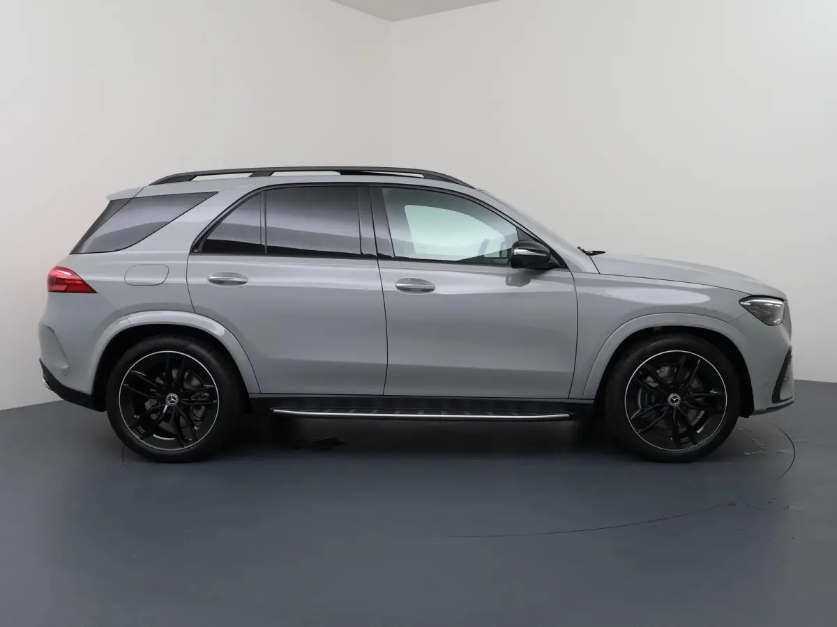 400e 4MATIC Sport Edition | Premium Plus | Panoramaschuifdak | AIRMATIC | Trekhaak | Burmester | Massagestoelen | 22 inch AMG Velgen | Winter pakket | Night |