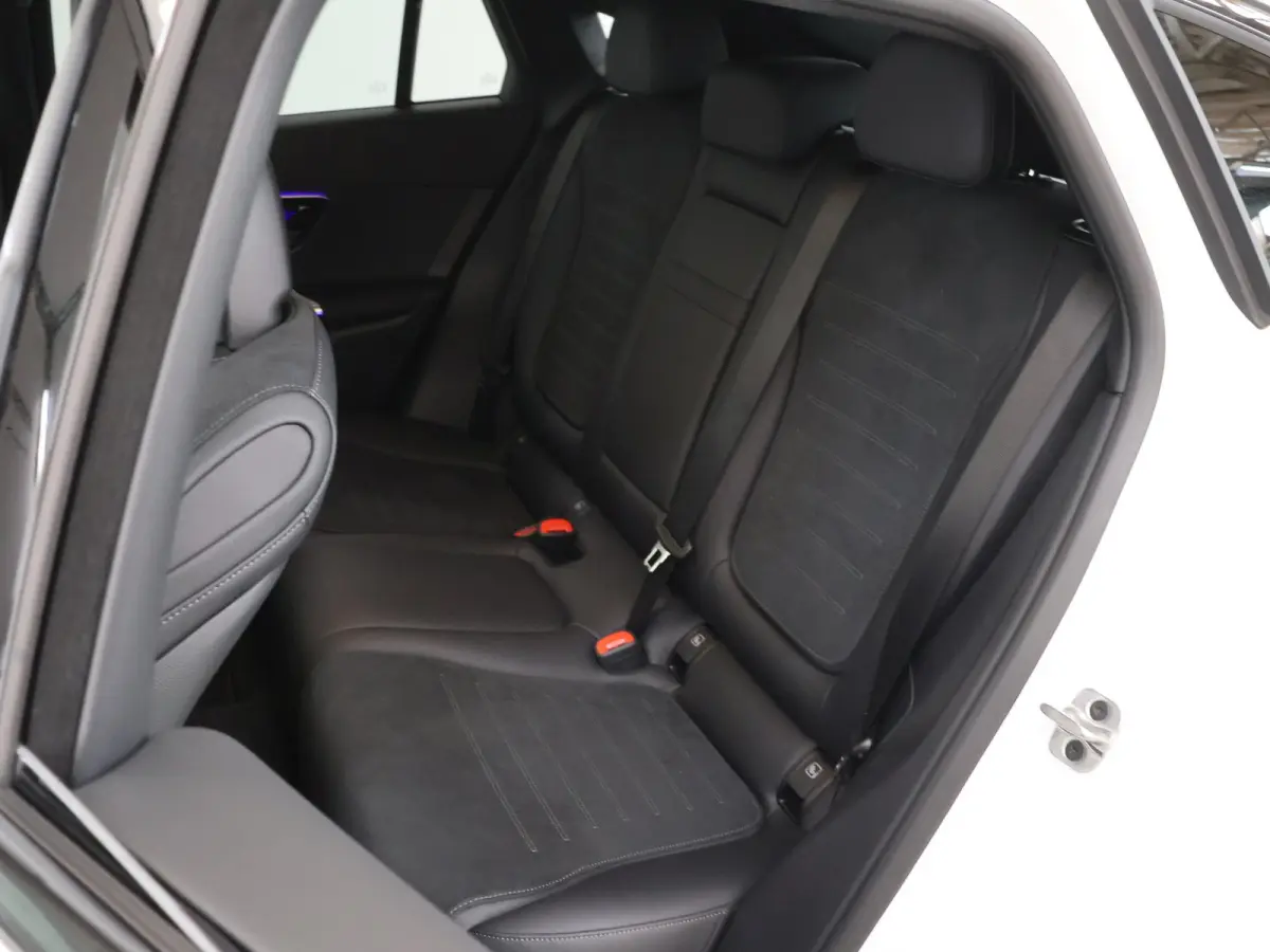 300e 4MATIC Sport Edition | AMG | Night | Panoramadak | Memory | Multispaaks velgen | Sfeerverlichting |