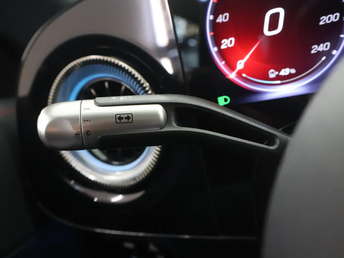 250+ Launch Edition 85.5 kWh | Night | Panoramadak | Stoelverwarming | DISTRONIC | Achteruitrijcamera | Dodehoekassistent | Trekhaak |