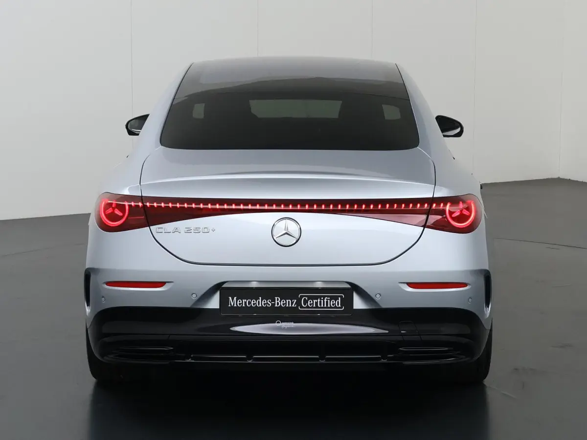 250+ Launch Edition 85.5 kWh | Night | Panoramadak | Stoelverwarming | DISTRONIC | Achteruitrijcamera | Dodehoekassistent | Trekhaak |