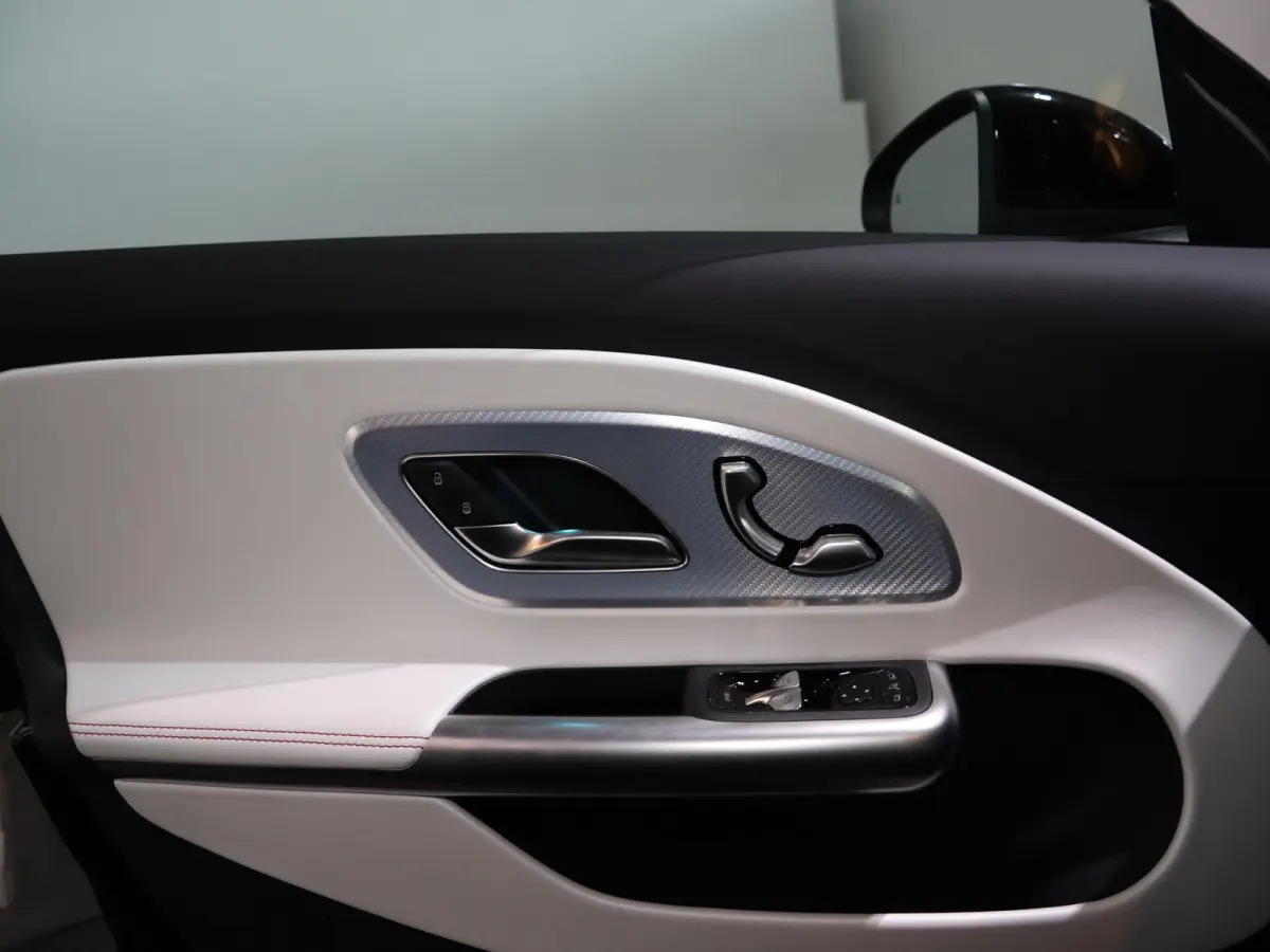 250+ Business Solution AMG 85.5 kWh | Panoramadak | Premium Pakket | Night | Dodehoekassistent | Superscreen |