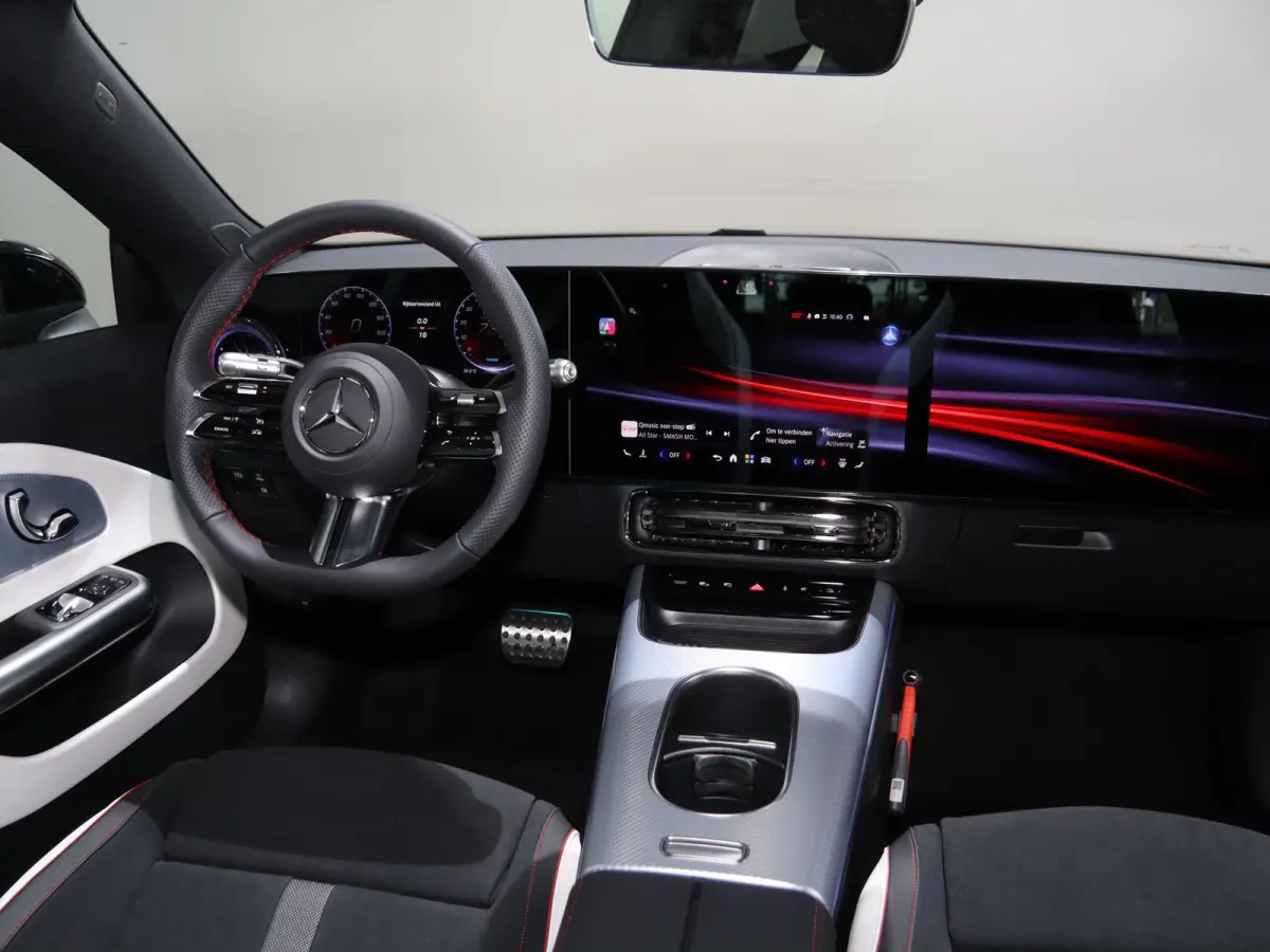 250+ Business Solution AMG 85.5 kWh | Panoramadak | Premium Pakket | Night | Dodehoekassistent | Superscreen |
