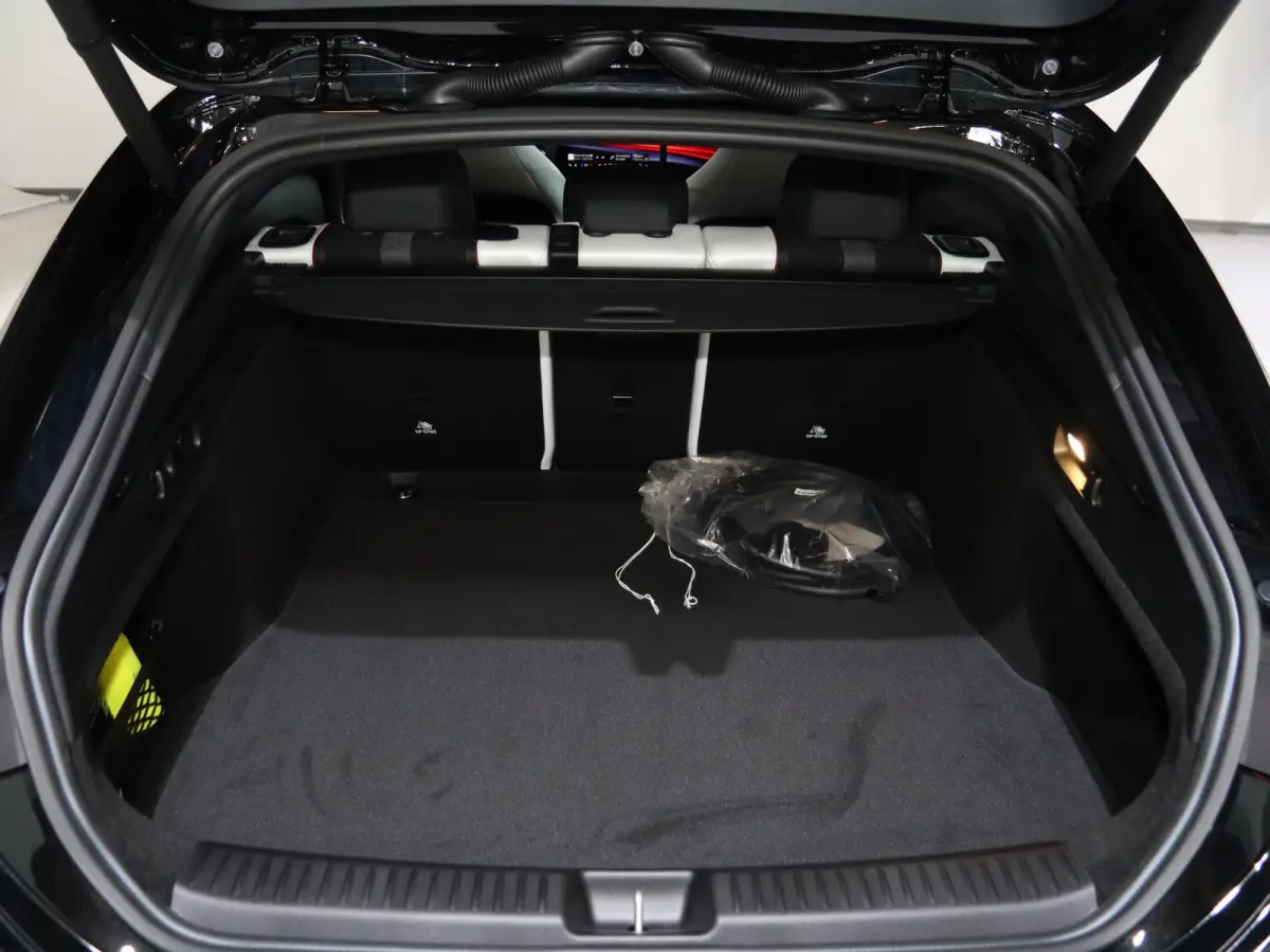 250+ Business Solution AMG 85.5 kWh | Panoramadak | Premium Pakket | Night | Dodehoekassistent | Superscreen |