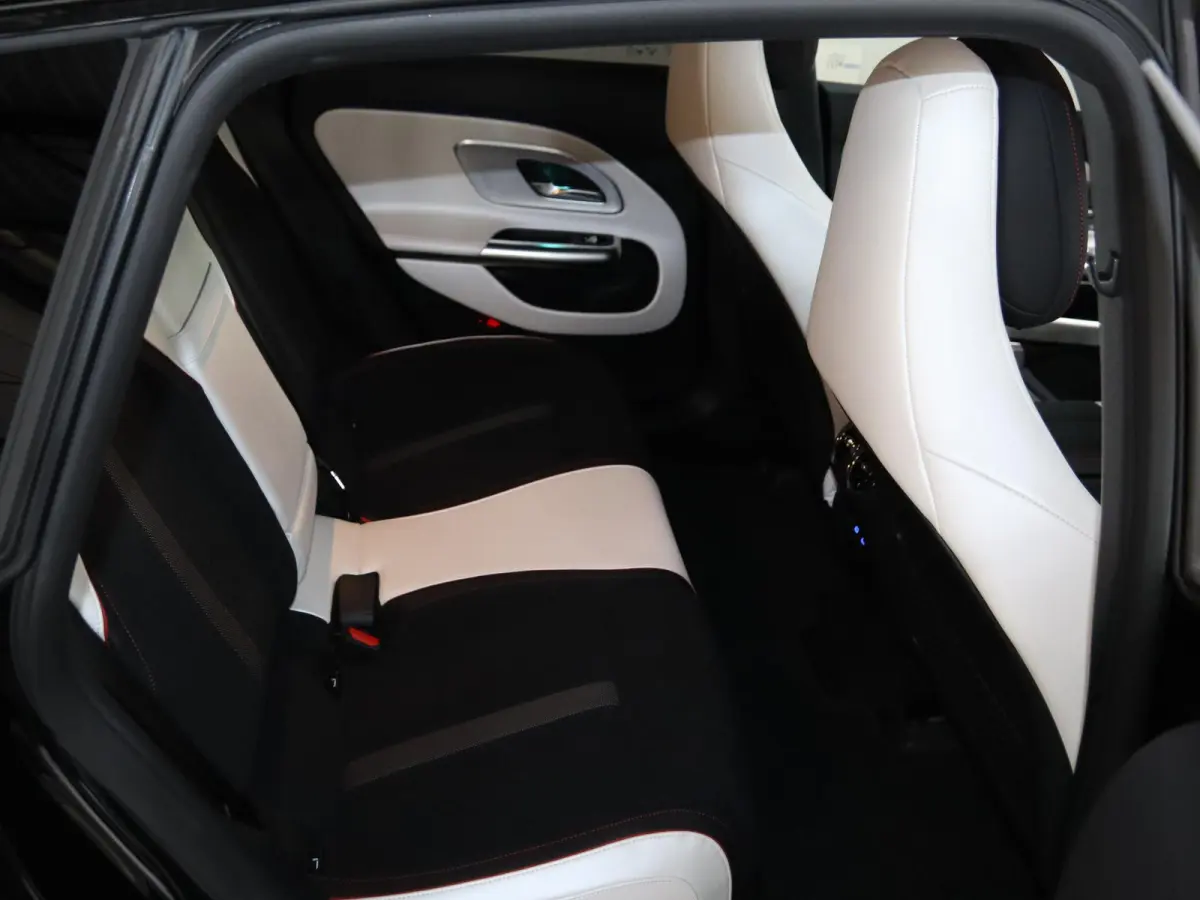 250+ Business Solution AMG 85.5 kWh | Panoramadak | Premium Pakket | Night | Dodehoekassistent | Superscreen |