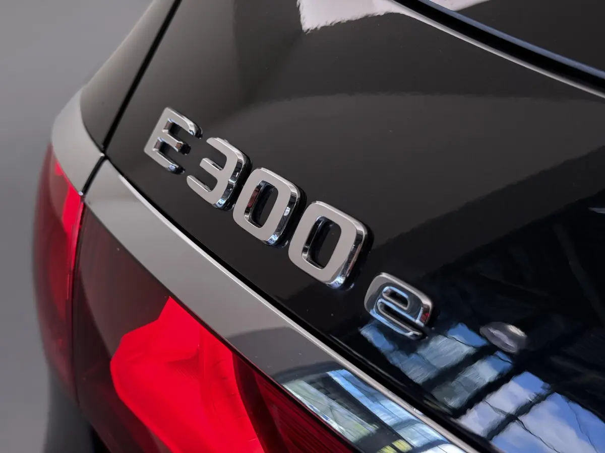 300e Sport Edition | AMG | Panoramaschuifdak | Premium Plus | Night | Rijassistentiepakket Plus | Stoelventilatie/-verwarming voor