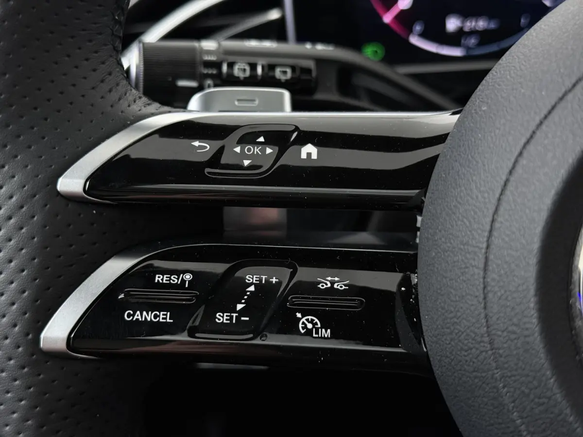 300e Sport Edition | AMG | Panoramaschuifdak | Premium Plus | Night | Rijassistentiepakket Plus | Stoelventilatie/-verwarming voor