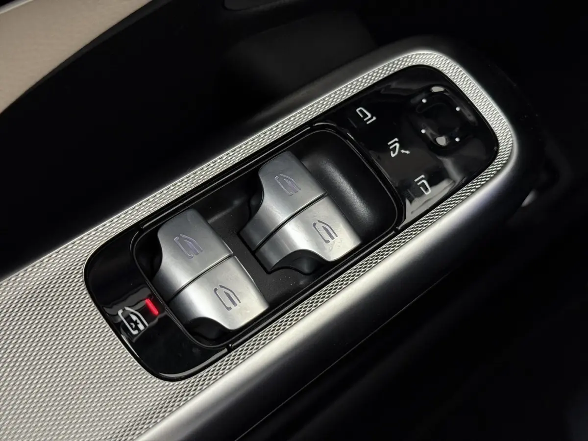 300e Sport Edition | AMG | Panoramaschuifdak | Premium Plus | Night | Rijassistentiepakket Plus | Stoelventilatie/-verwarming voor