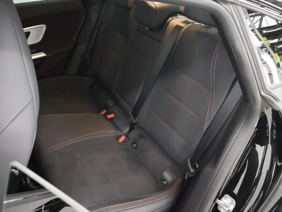 250+ Launch Edition 85.5 kWh | Panoramadak | AMG-styling | Adaptieve cruisecontrol | Nightpakket |