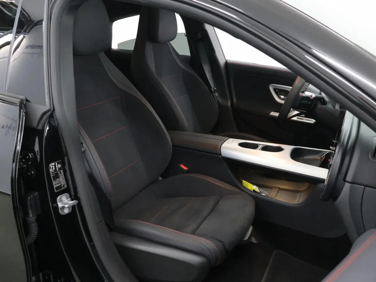 250+ Launch Edition 85.5 kWh | Panoramadak | AMG-styling | Adaptieve cruisecontrol | Nightpakket |
