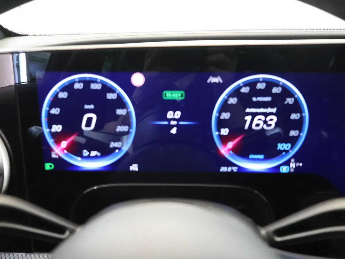 400 4MATIC Launch Edition 94 kWh | Trekhaak | Hyperscreen | Parkeerpakket | Premium Pakket | Night | Burmester |