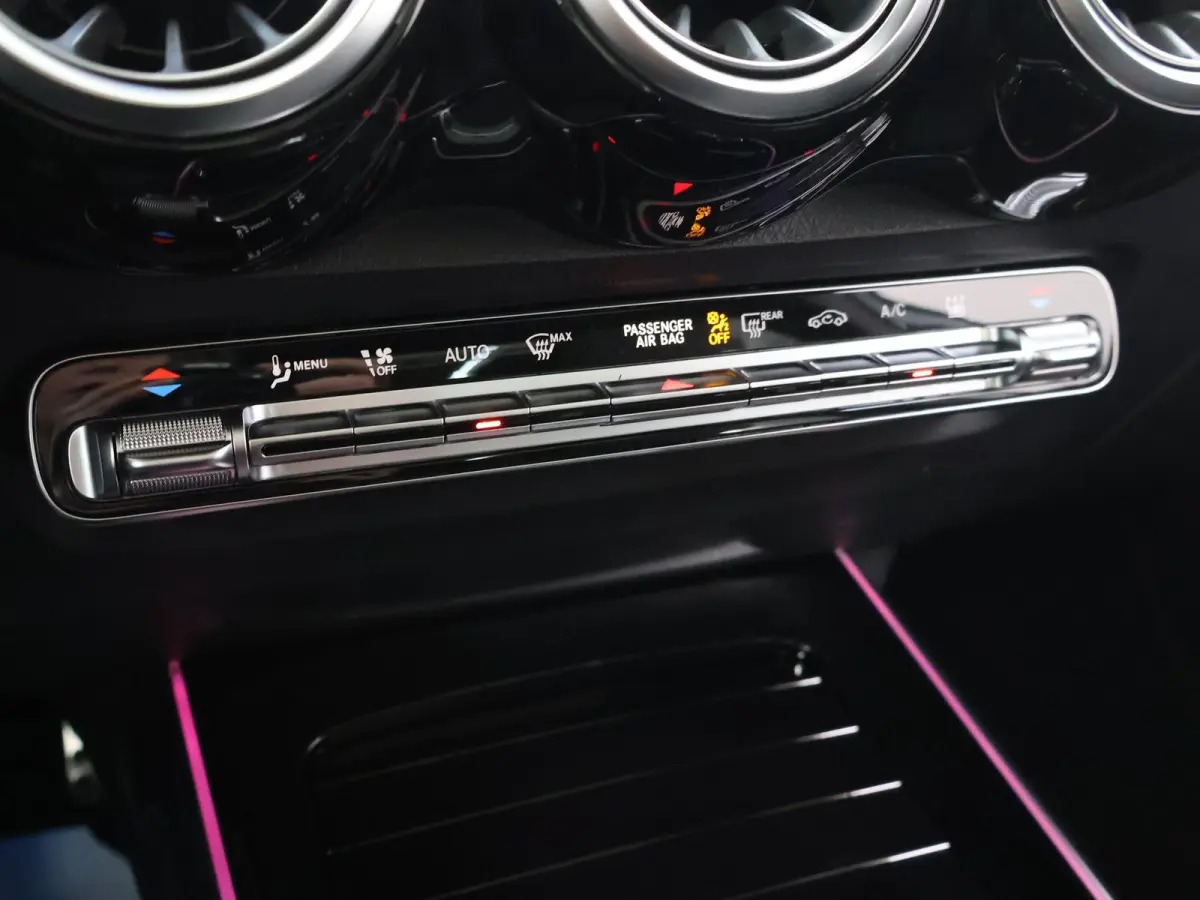 250+ Business Solution AMG 71 kWh | Panoramaschuifdak | Dodehoekassistent | DAB+ | Led-Koplampen | 360° camera |