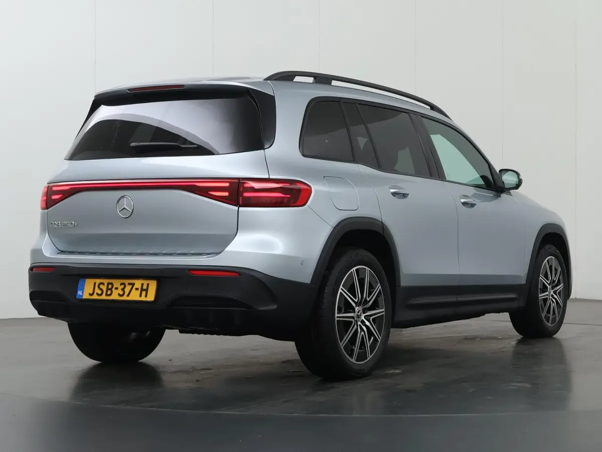 250+ Business Solution AMG 71 kWh | Panoramaschuifdak | Dodehoekassistent | DAB+ | Led-Koplampen | 360° camera |