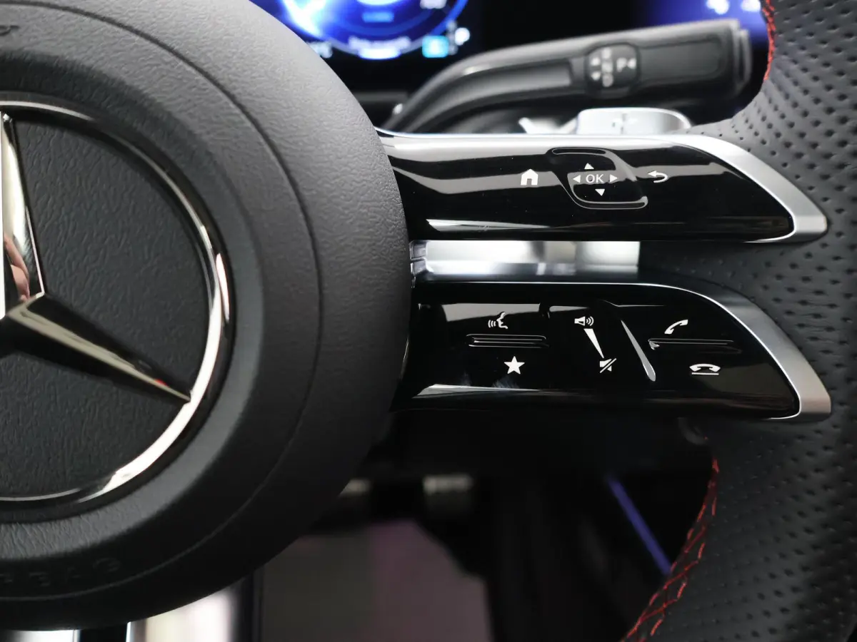 250+ Business Solution AMG 71 kWh | Panoramaschuifdak | Dodehoekassistent | DAB+ | Led-Koplampen | 360° camera |