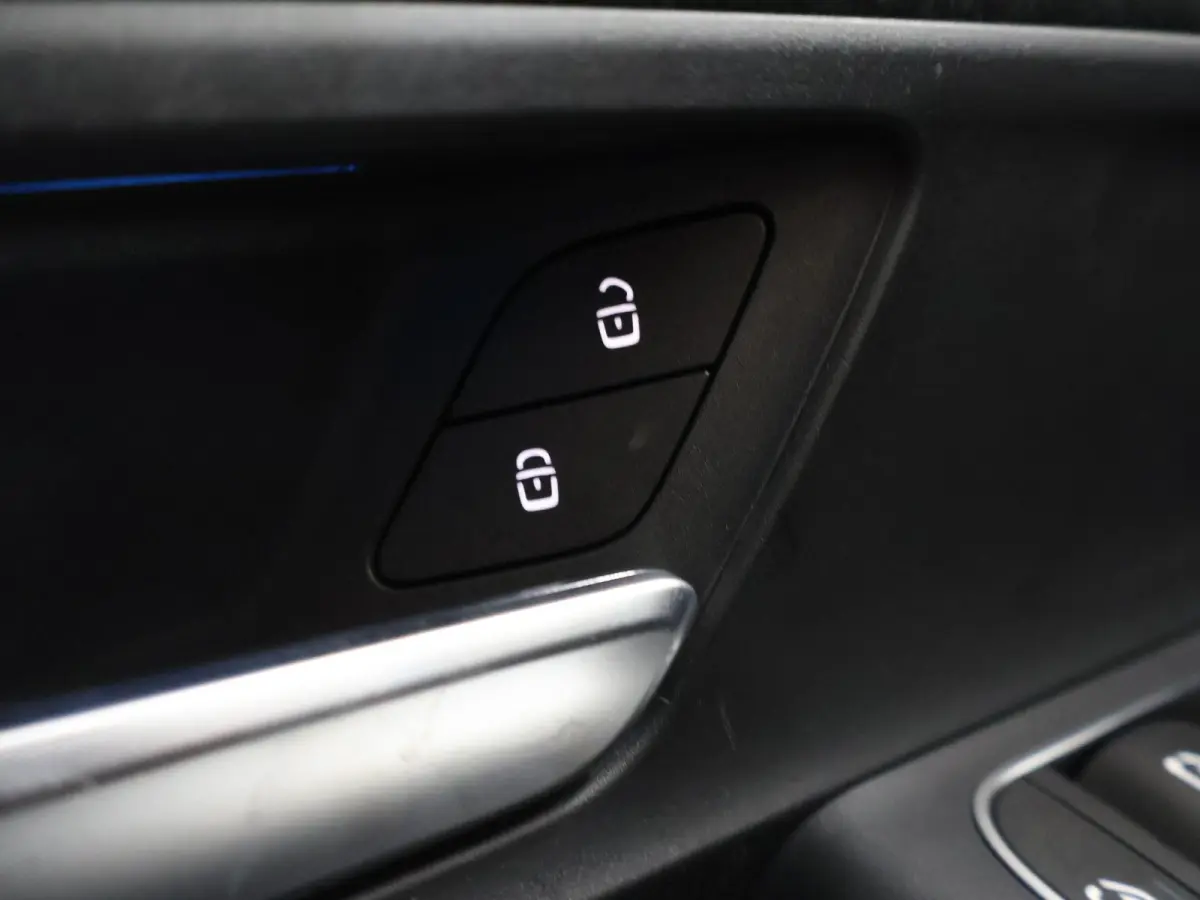 250+ Business Solution AMG 71 kWh | Panoramaschuifdak | Dodehoekassistent | DAB+ | Led-Koplampen | 360° camera |