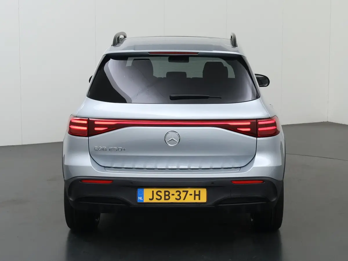 250+ Business Solution AMG 71 kWh | Panoramaschuifdak | Dodehoekassistent | DAB+ | Led-Koplampen | 360° camera |