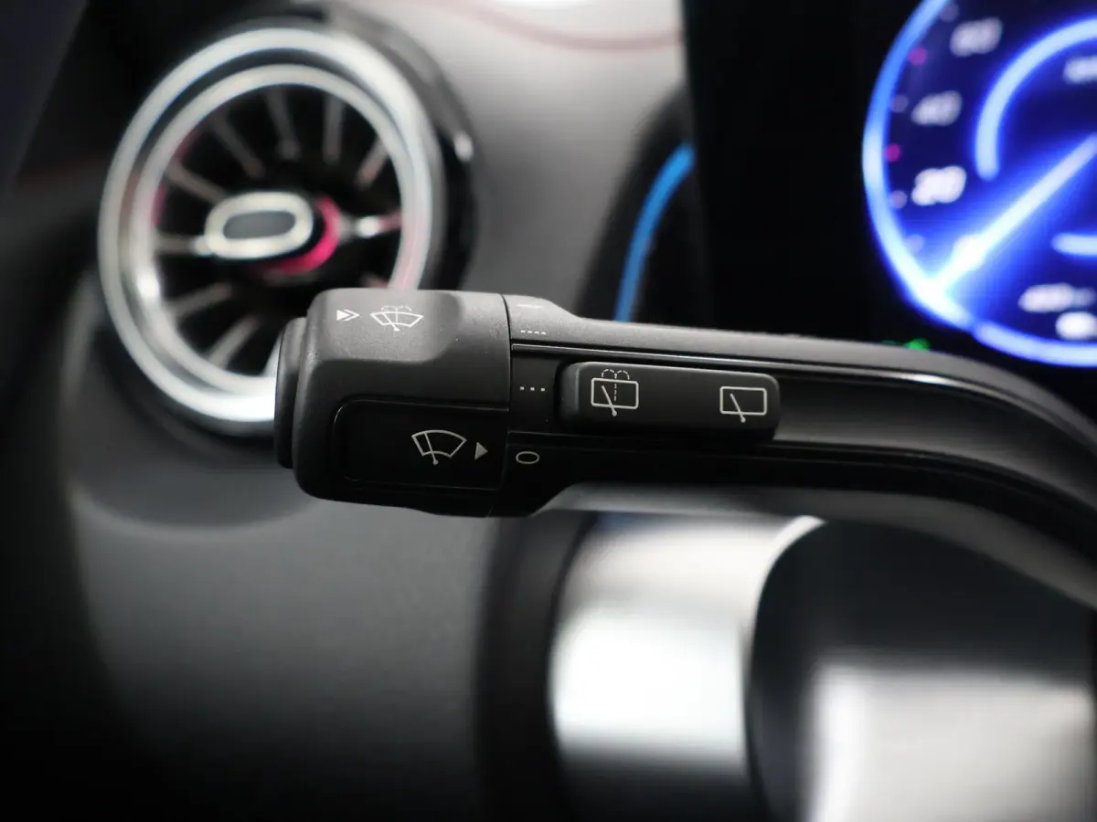 250+ Business Solution AMG 71 kWh | Panoramaschuifdak | Dodehoekassistent | DAB+ | Led-Koplampen | 360° camera |