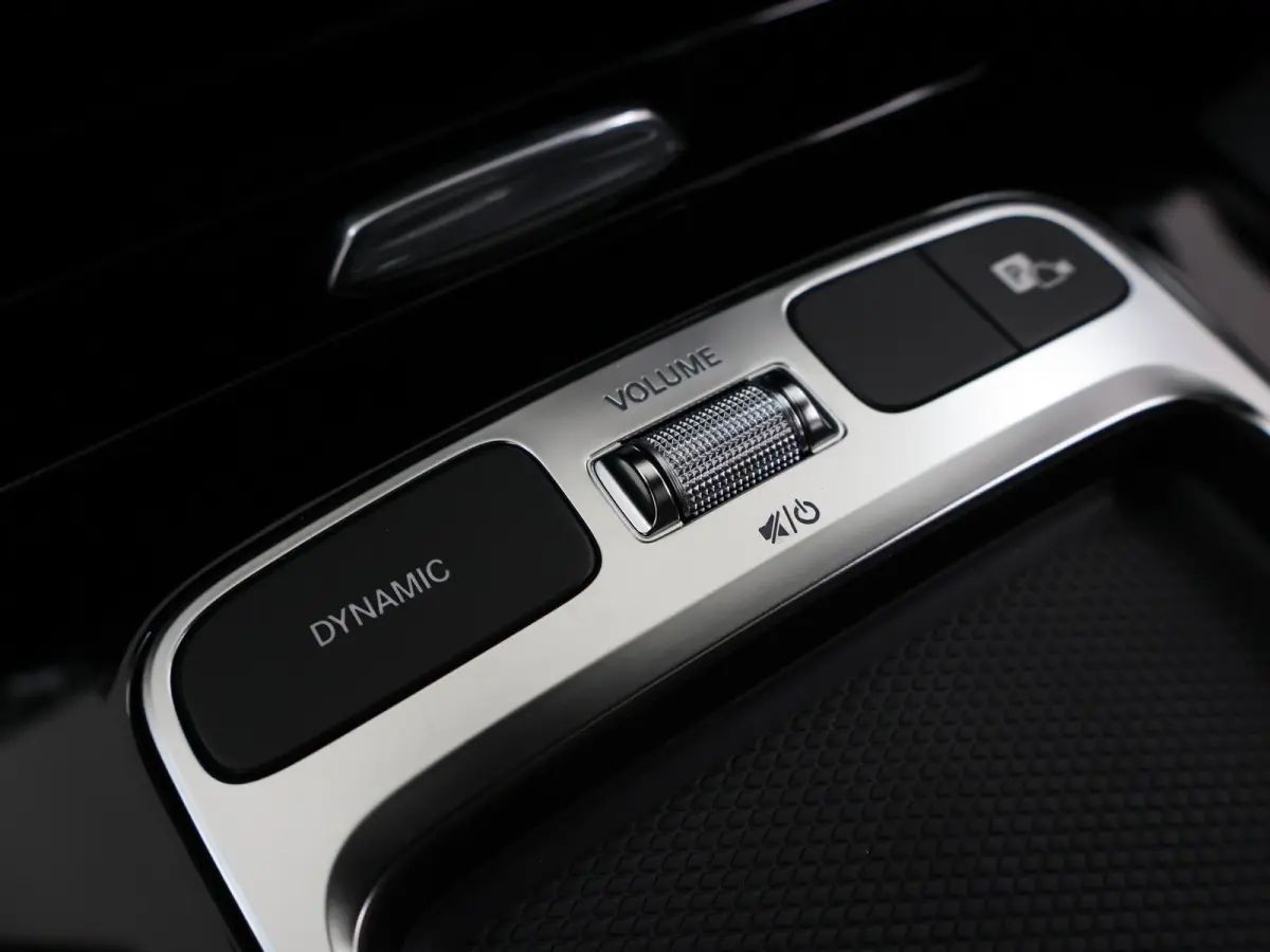 180 Business Solution AMG | Panoramaschuifdak | Premium plus | Head-Up | Stoelverwarming | Achteruitrijcamera |  MULTIBEAM LED |