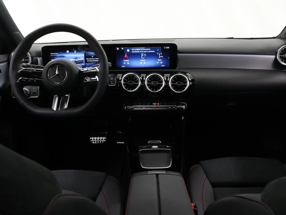 180 Business Solution AMG | Panoramaschuifdak | Premium plus | Head-Up | Stoelverwarming | Achteruitrijcamera |  MULTIBEAM LED |