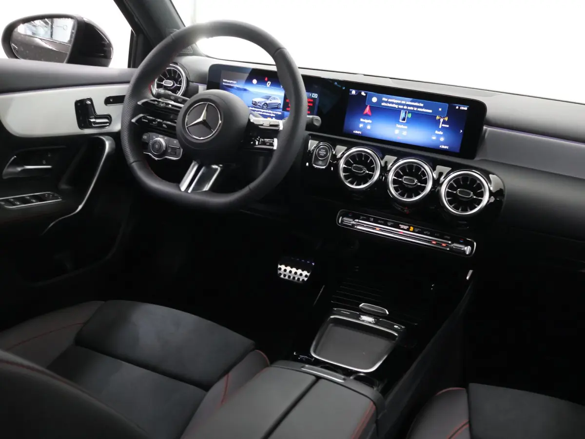 180 Business Solution AMG | Panoramaschuifdak | Premium plus | Head-Up | Stoelverwarming | Achteruitrijcamera |  MULTIBEAM LED |