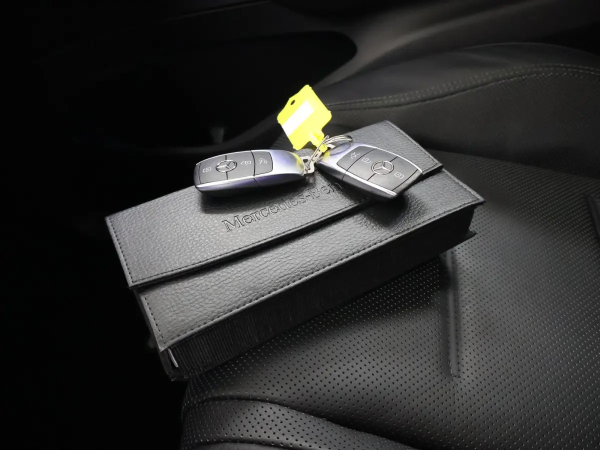 350 de 4MATIC AMG Line Premium Plus | Luchtvering | Night | Panoramadak | Trekhaak | Burmester | Headup | Treeplanken | Zwart leer |