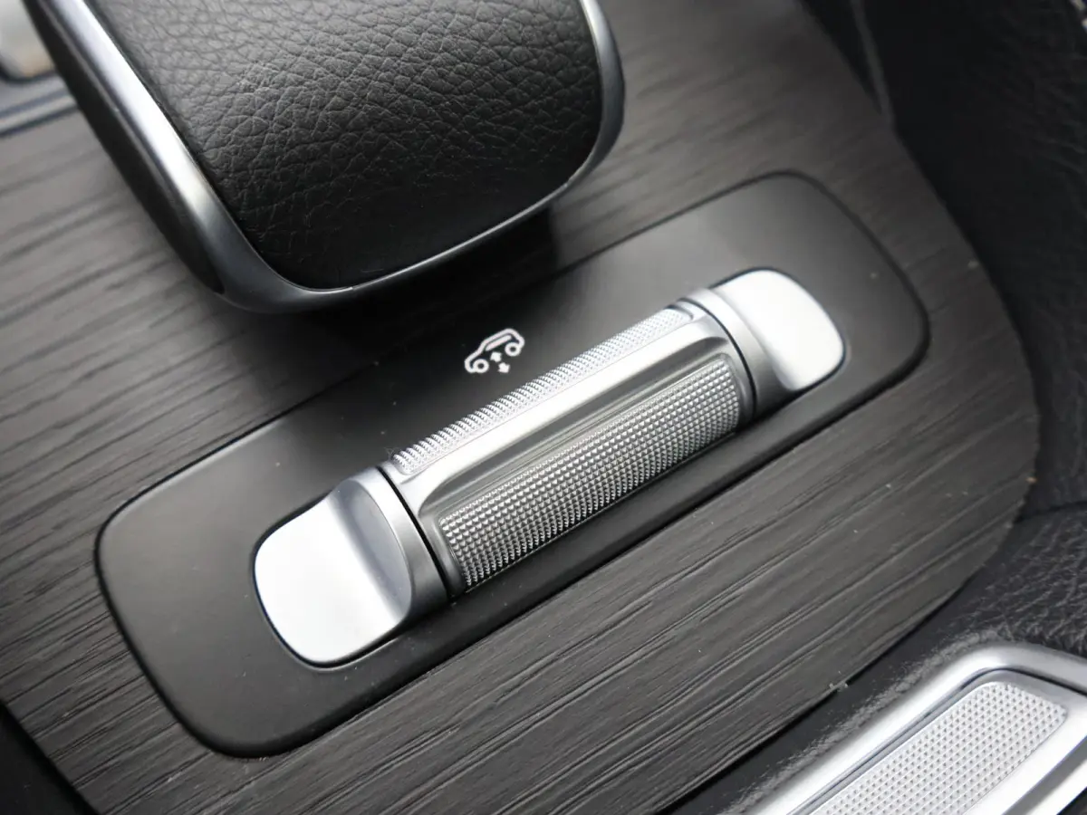 350 de 4MATIC AMG Line Premium Plus | Luchtvering | Night | Panoramadak | Trekhaak | Burmester | Headup | Treeplanken | Zwart leer |