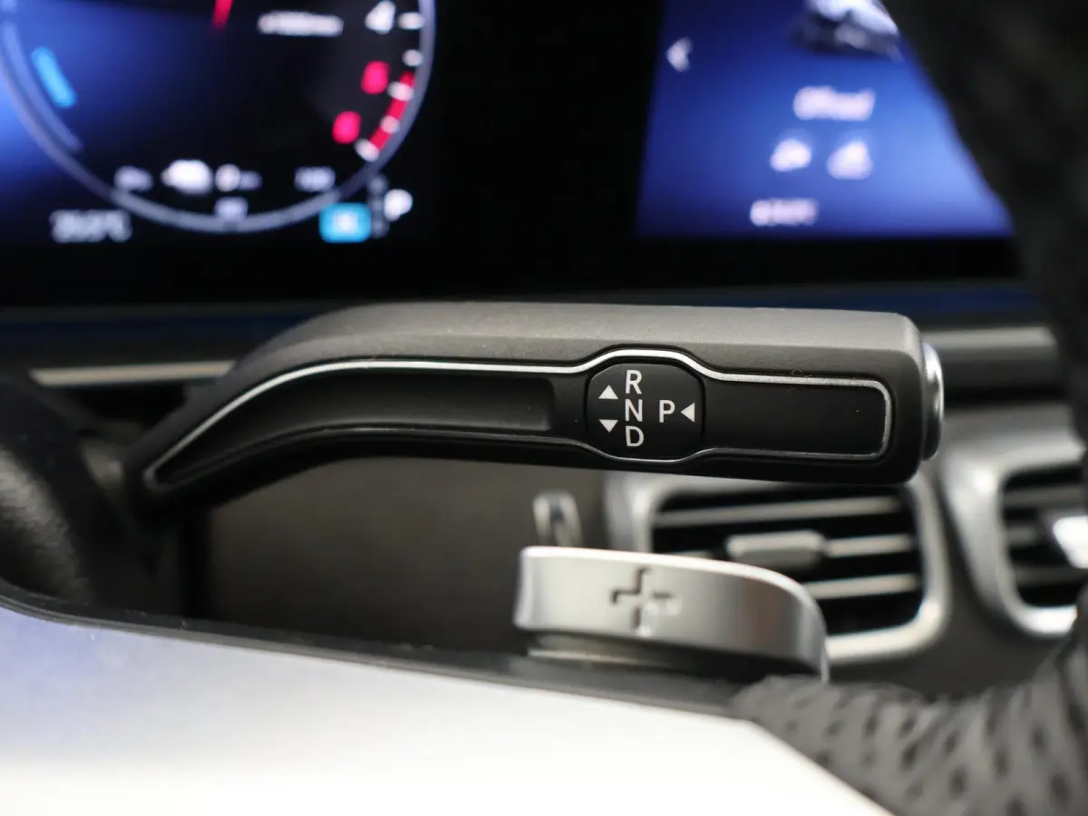350 de 4MATIC AMG Line Premium Plus | Luchtvering | Night | Panoramadak | Trekhaak | Burmester | Headup | Treeplanken | Zwart leer |