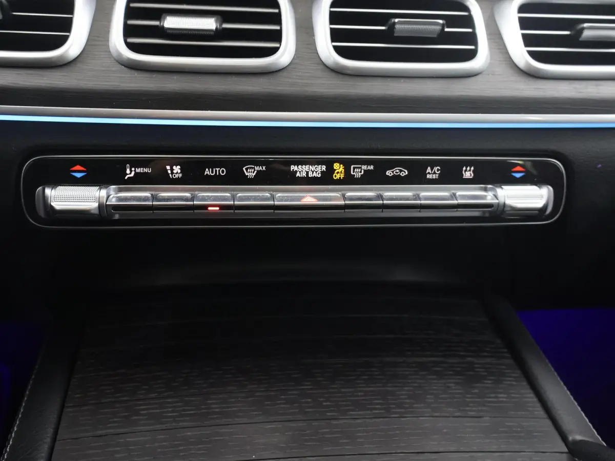 350 de 4MATIC AMG Line Premium Plus | Luchtvering | Night | Panoramadak | Trekhaak | Burmester | Headup | Treeplanken | Zwart leer |