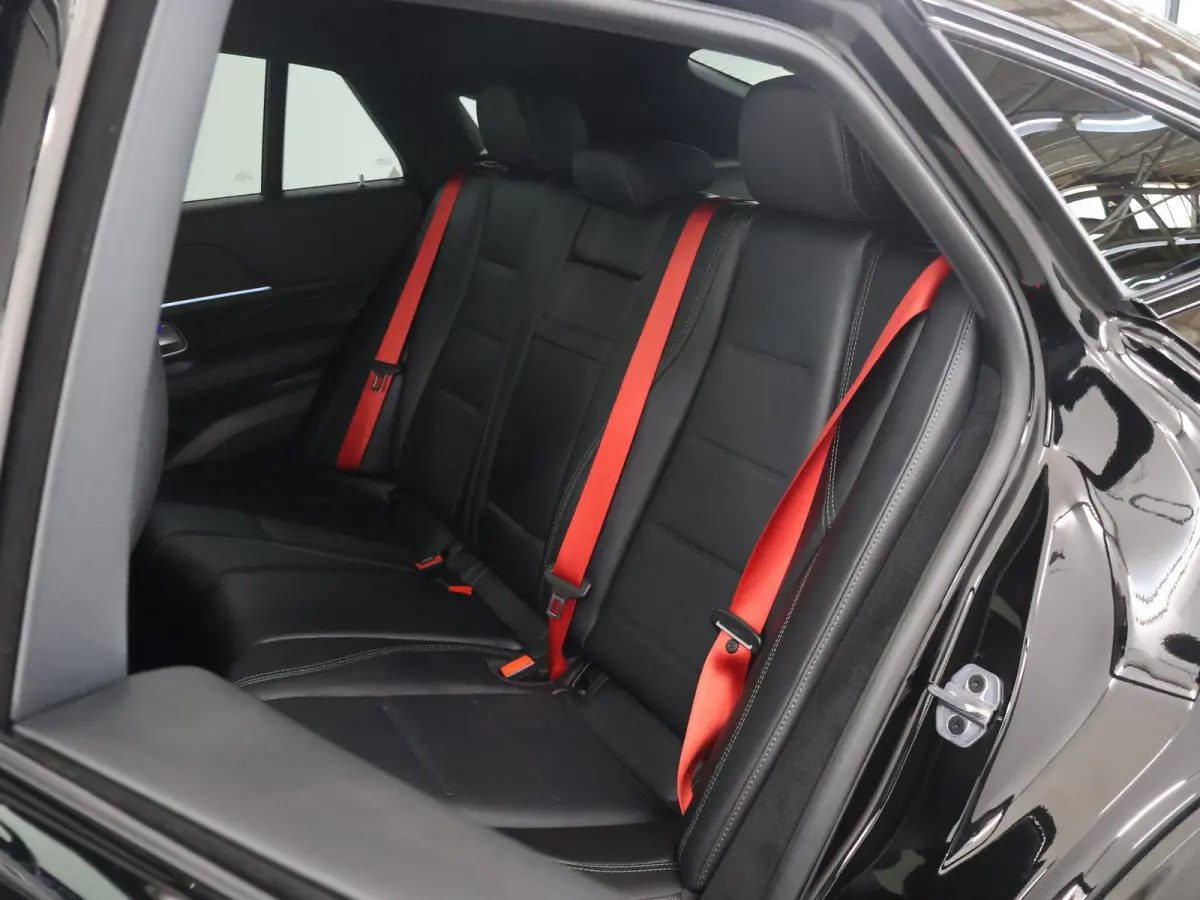 350 de 4MATIC AMG Line Premium Plus | Luchtvering | Night | Panoramadak | Trekhaak | Burmester | Headup | Treeplanken | Zwart leer |