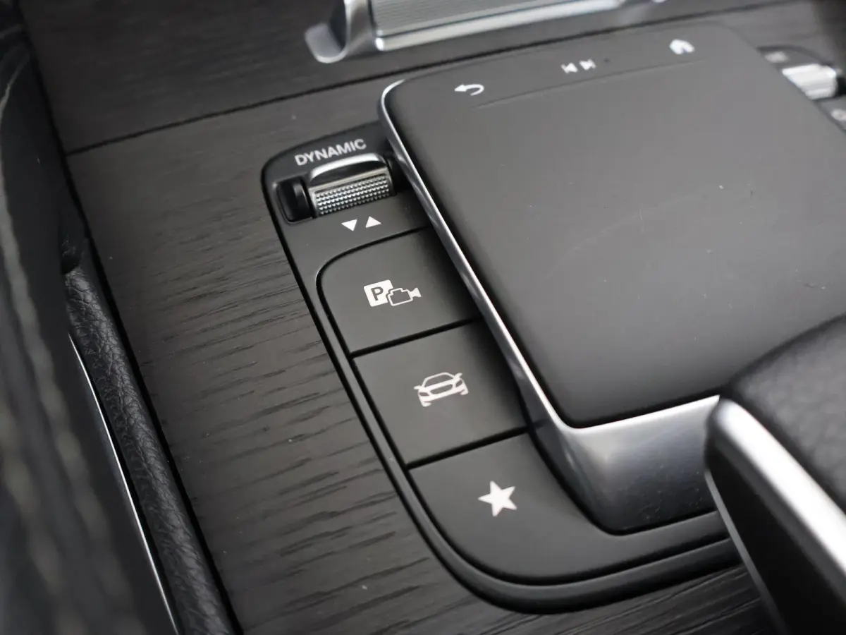 350 de 4MATIC AMG Line Premium Plus | Luchtvering | Night | Panoramadak | Trekhaak | Burmester | Headup | Treeplanken | Zwart leer |