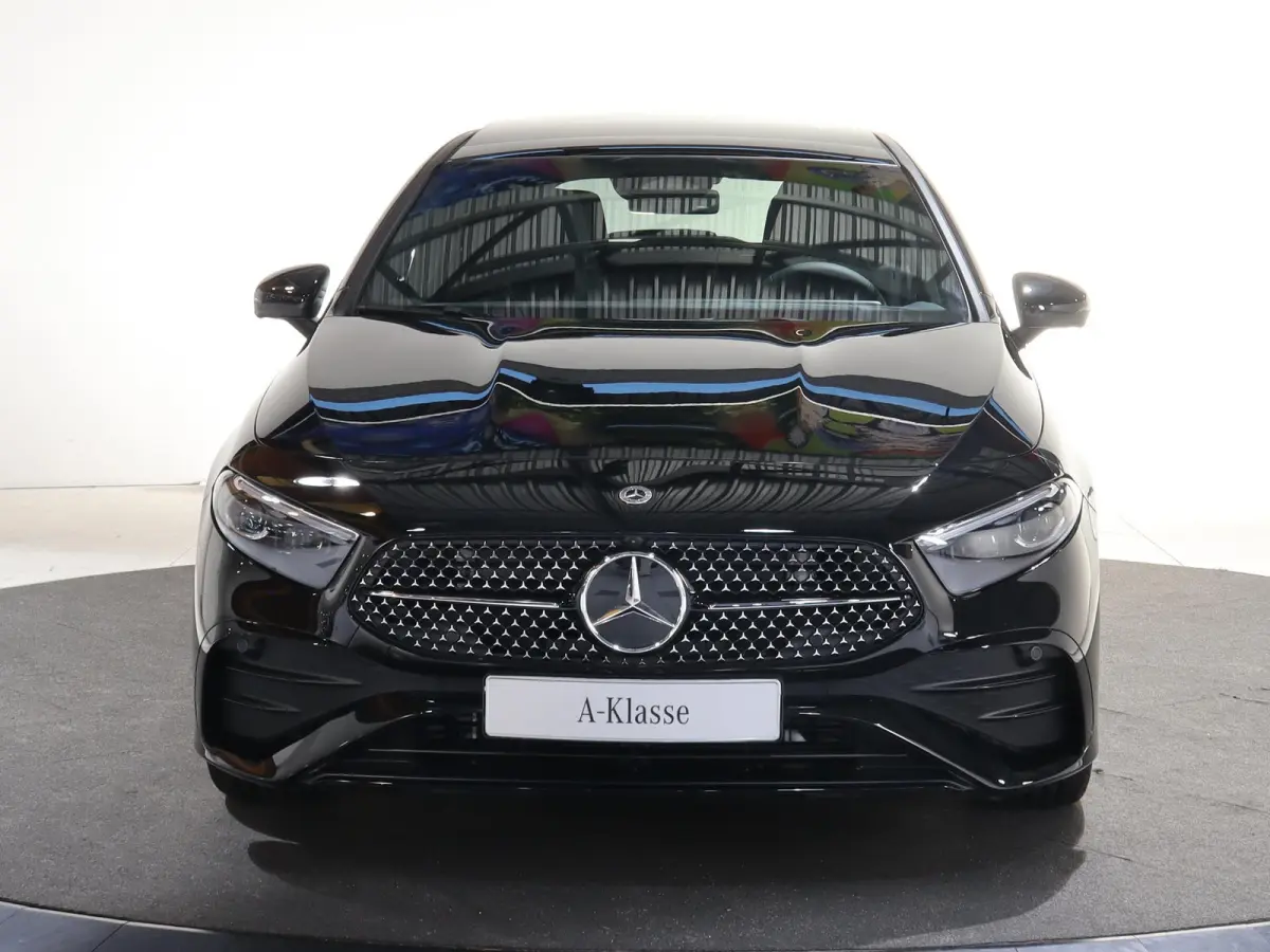180 Business Solution AMG | Panoramaschuifdak | Premium Plus | 19”AMG-velgen | Head-up display | Dodehoekassistent |